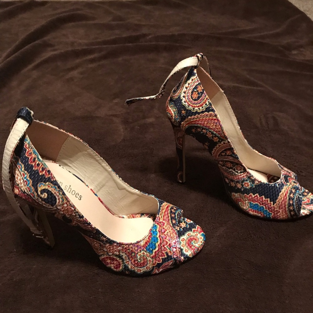 Heels - Picture 2 of 3
